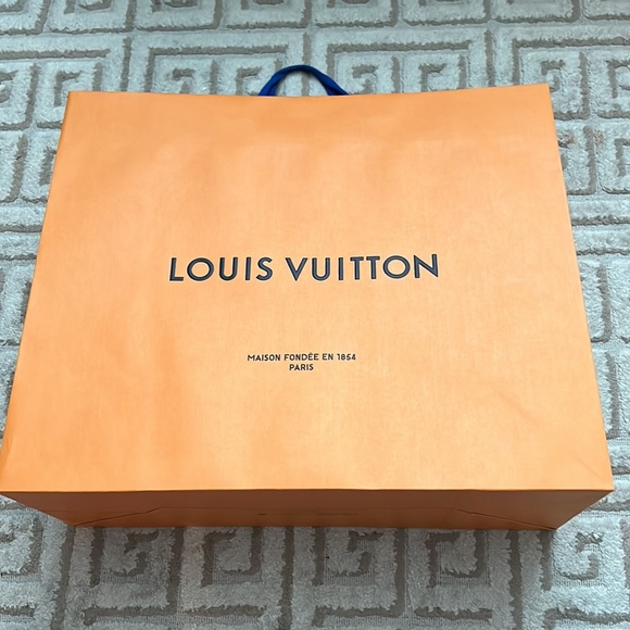 Luis Vuitton bag - Picture 3 of 3